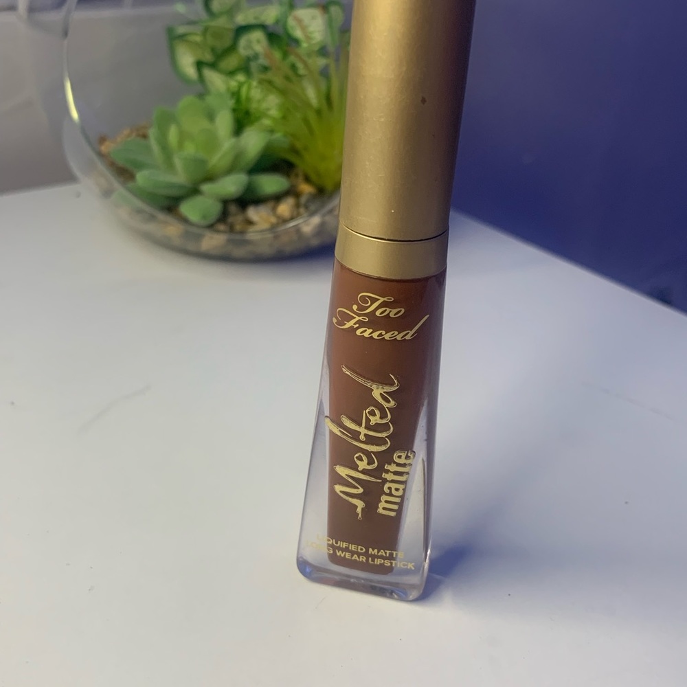 Too faced Matte lipstick